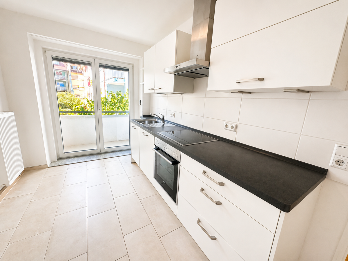 Küche mit Balkon