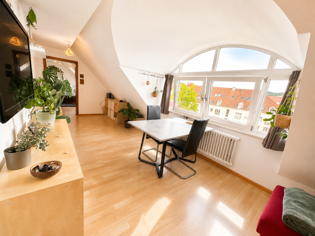 Wohn- und Arbeitszimmer