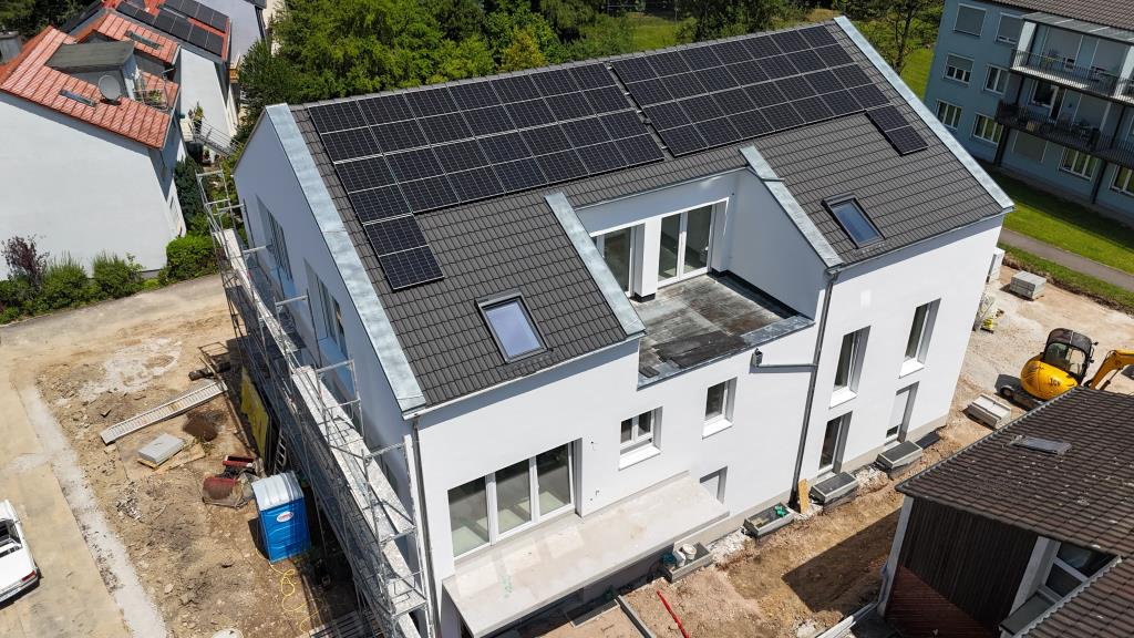 Freiburg - Lichtdurchflutete 3 Zi-Whg. mit Panoramablick im 1.OG, Süd-Balkon - Effizienz "A"