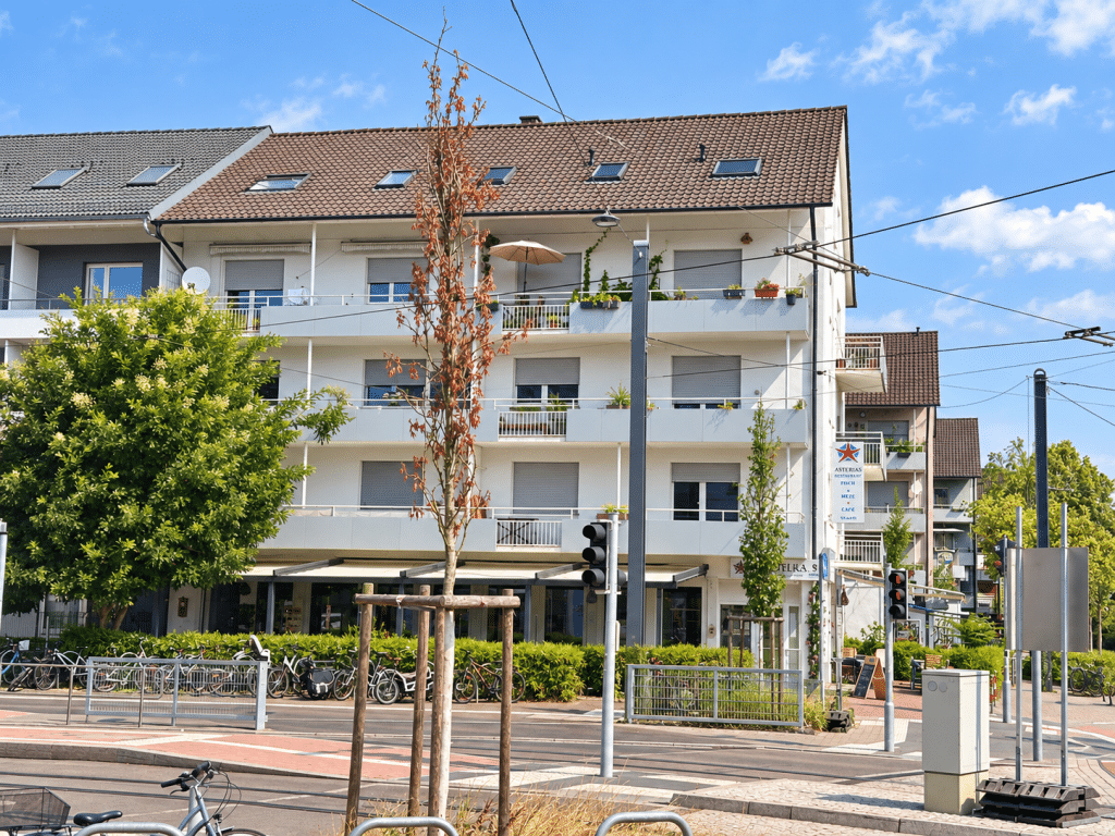 Freiburg - Renditestarke und renovierte 3-Zimmer-Dachgeschosswohnung in Freiburg-Zähringen