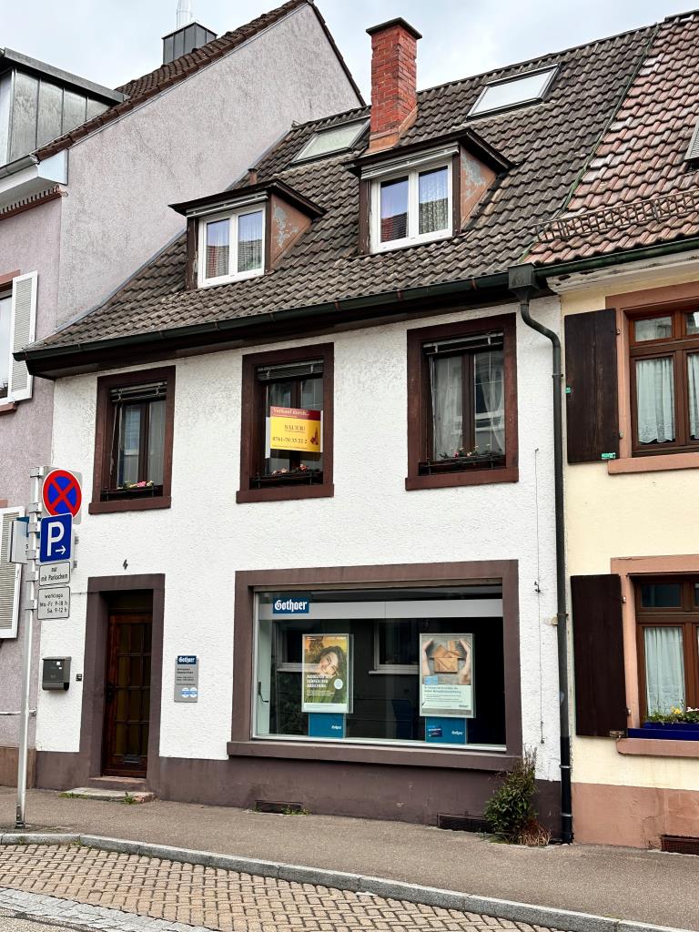 Waldkirch - Historisches, freies Einfamilienhaus mit Gewerbe im EG