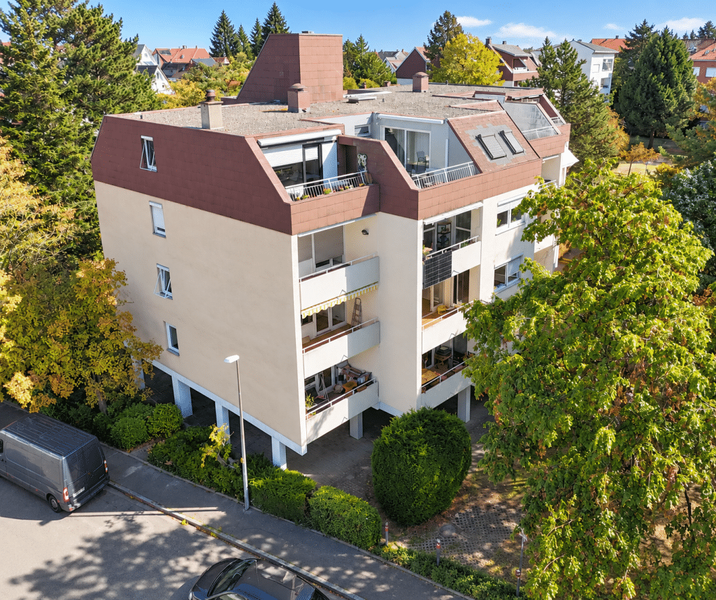 Freiburg - Helle 2 Zi. Wohnung mit Loggia, Parkett und Aufzug in Feiburg St. Georgen