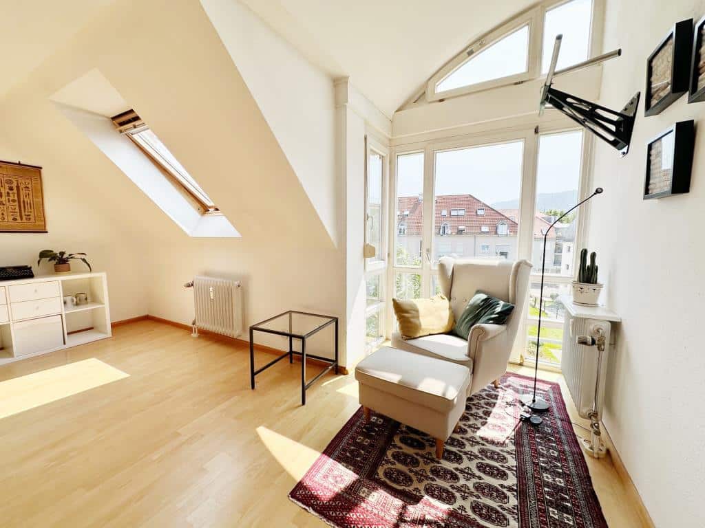 Freiburg - Freie 1-Zi. Wohnung im DG mit Kellerabteil in mitten von Freiburg