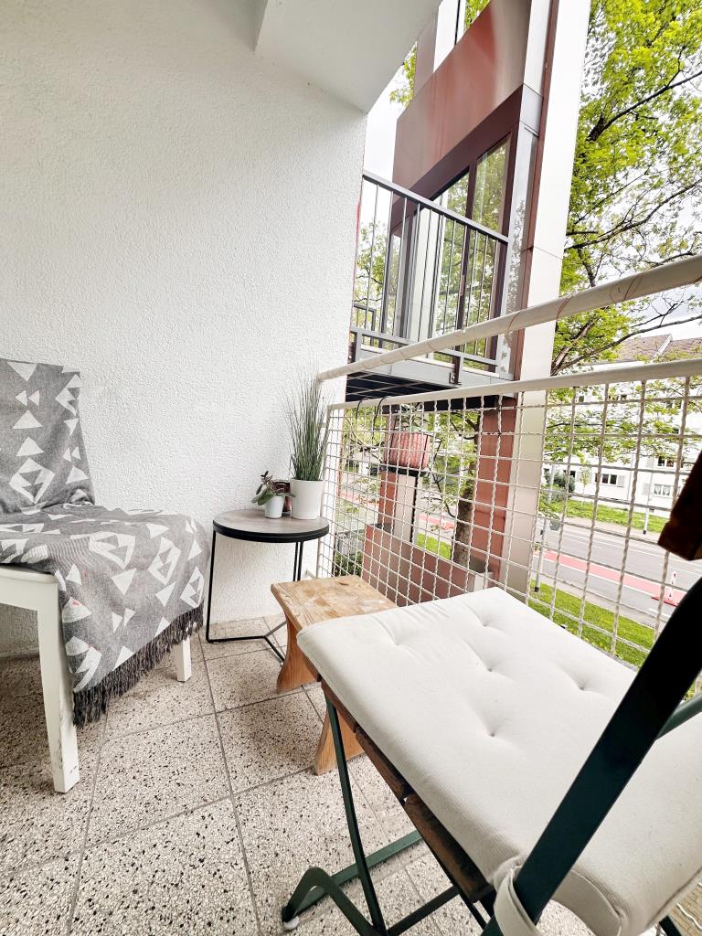 Freiburg - helle 1-Zimmer Wohnung im 1.OG mit Loggia, inkl. Keller im Herzen Freiburgs