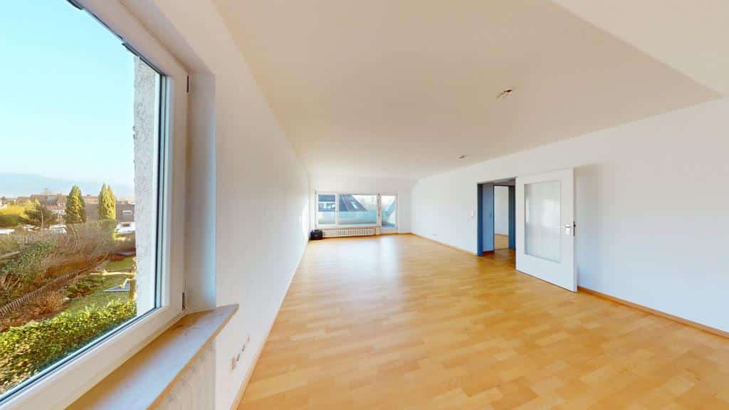 Bad Krozingen - Sonnendurchflutete 2-Zi. Wohnung im Dachgeschoss mit gr. Südbalkon - Provisionsfrei
